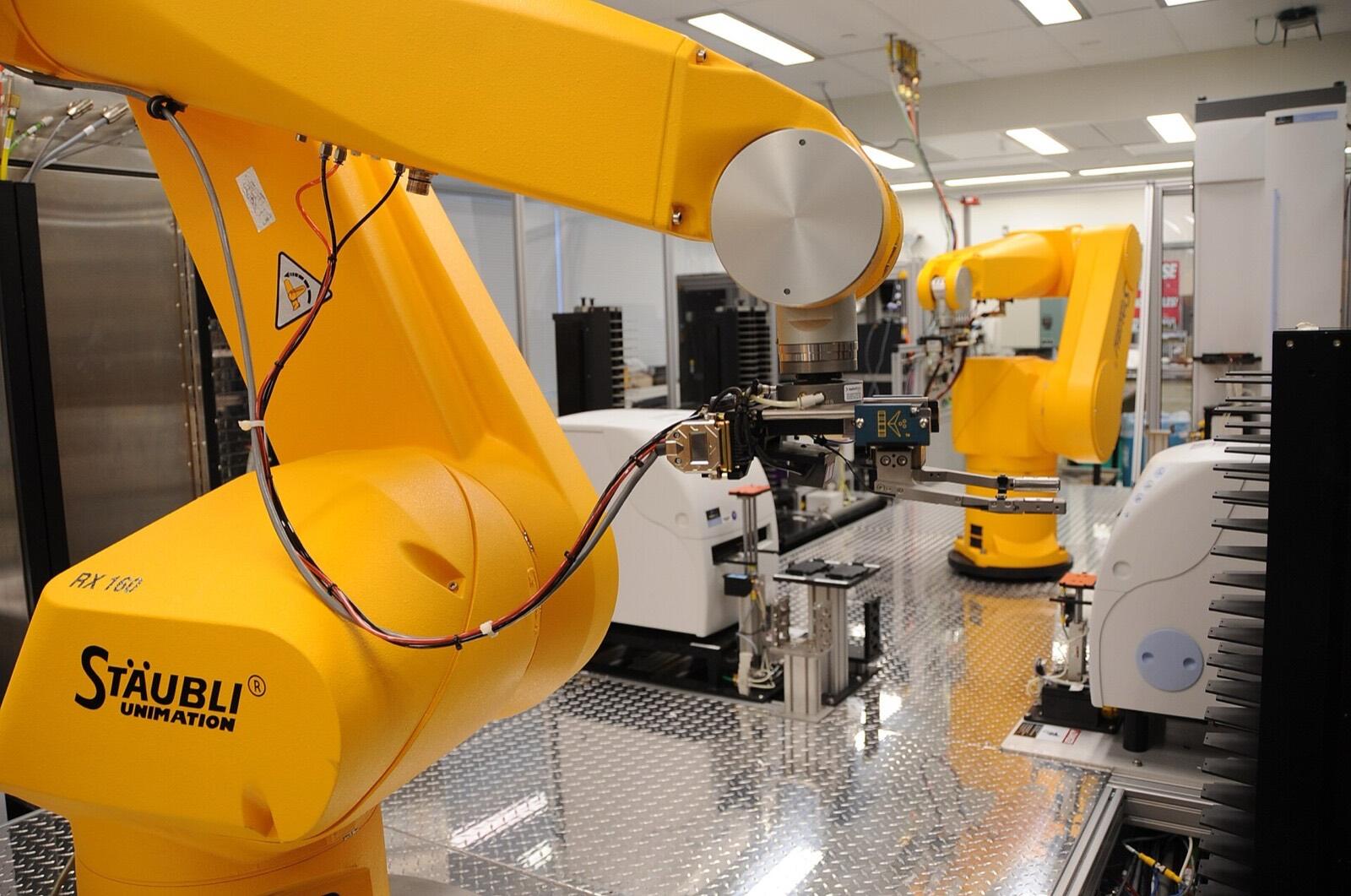 Robotic cell with automated arms assembling equipment